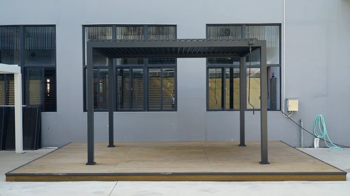 Freestanding aluminum frame