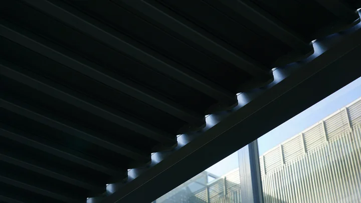 Roof closed · shade below