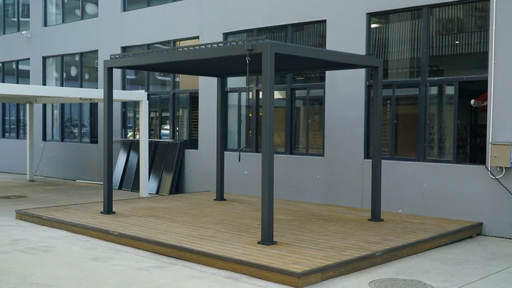 Freestanding aluminum frame