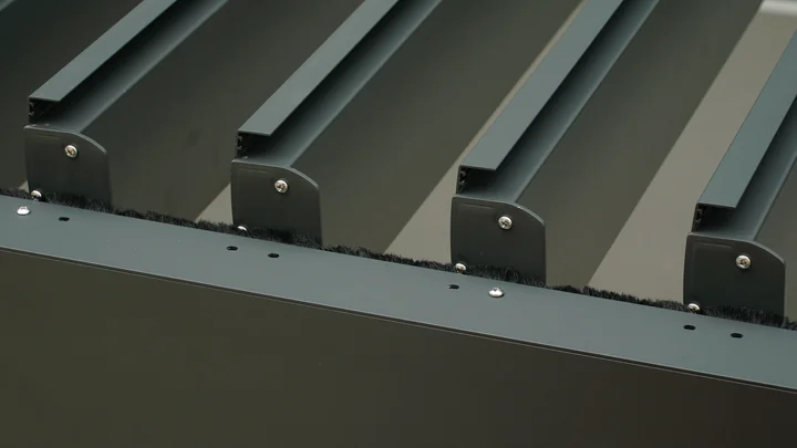 Louver blade