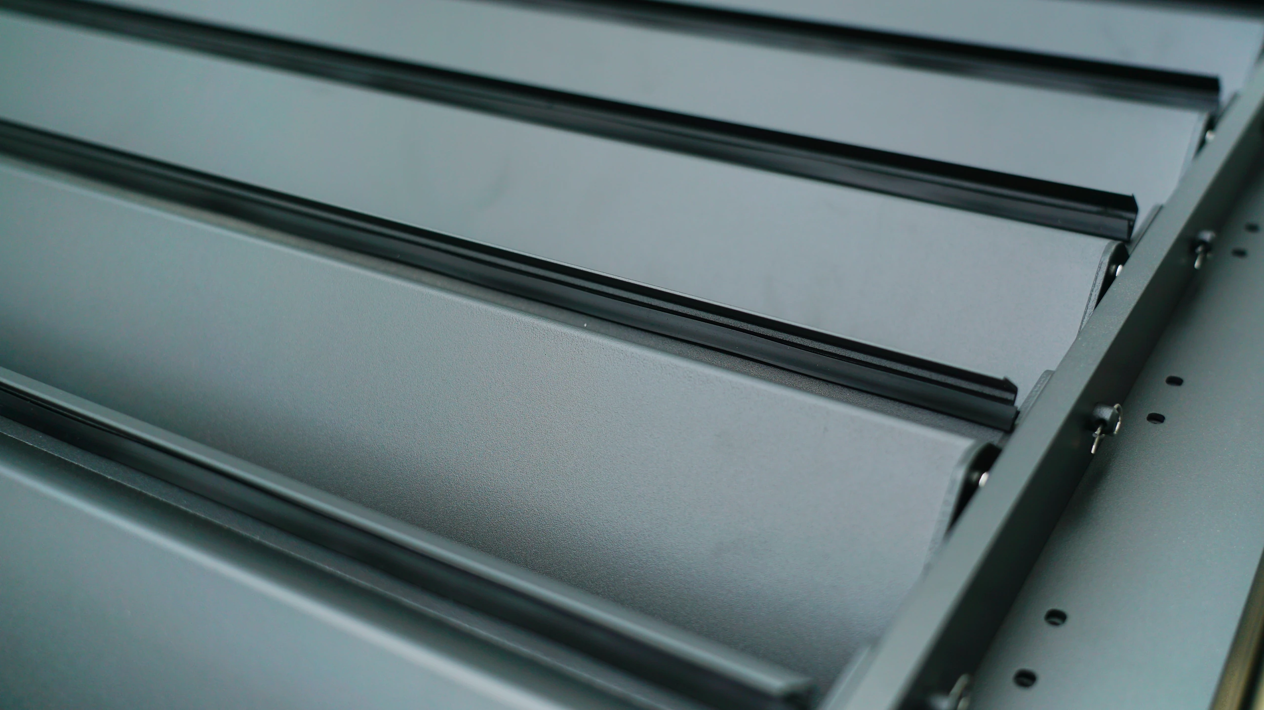 Louver and sealing-strip detail: identify the component before deciding which specification or report is relevant.