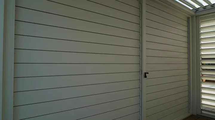 Fixed privacy screens
