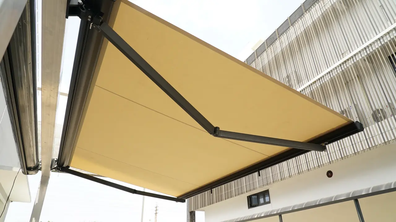 Folding arm mechanism
