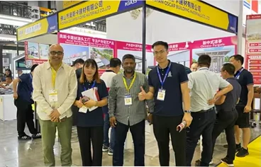 An exchange on the exhibition floor